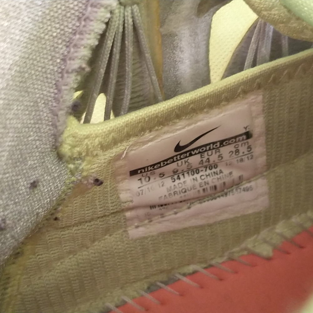 NIKE SNEAKERS! - Picture 14 of 14